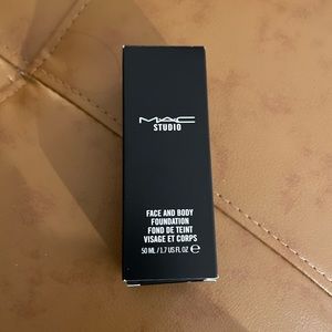 Brand new mac face and body C5 - original version